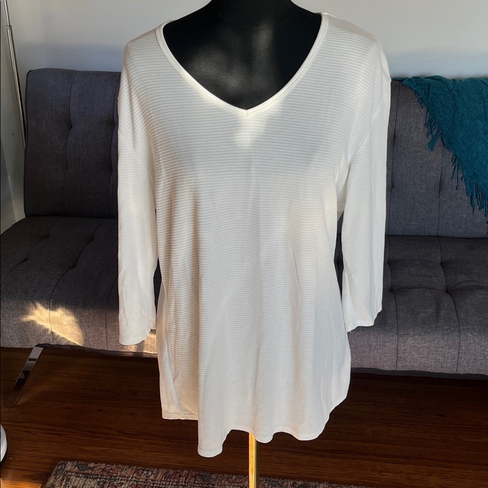 Women's White Tencel blend  Seg'ments  V-Neck Top size XL